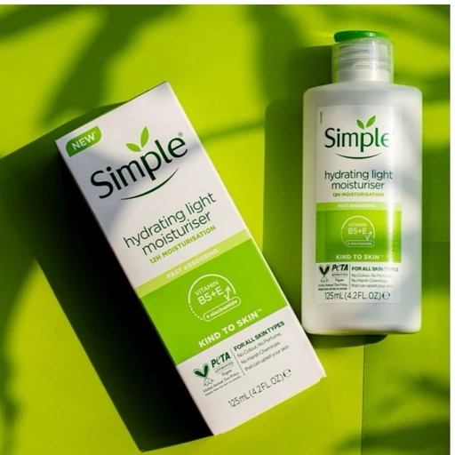 کرم آبرسان و مرطوب‌کننده سیمپل Simple  مدل Light مناسب پوست چرب حجم ۱۲۵ میلی‌لیتر